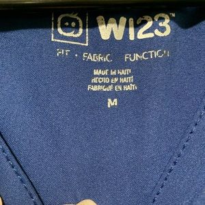 Wonder wink Navy blue scrub top medium